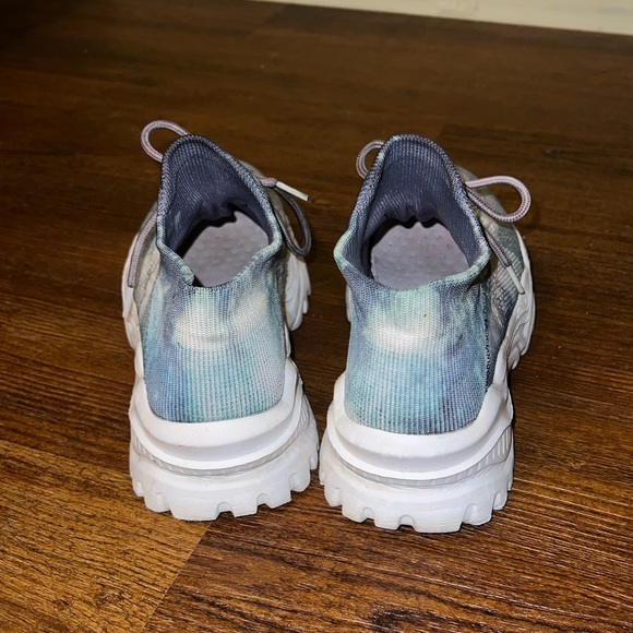 Gray, Blue & White Lightweight Fabric Tie Dye Lace Up Activewear Sneakers Size 8 - Picture 6 of 10